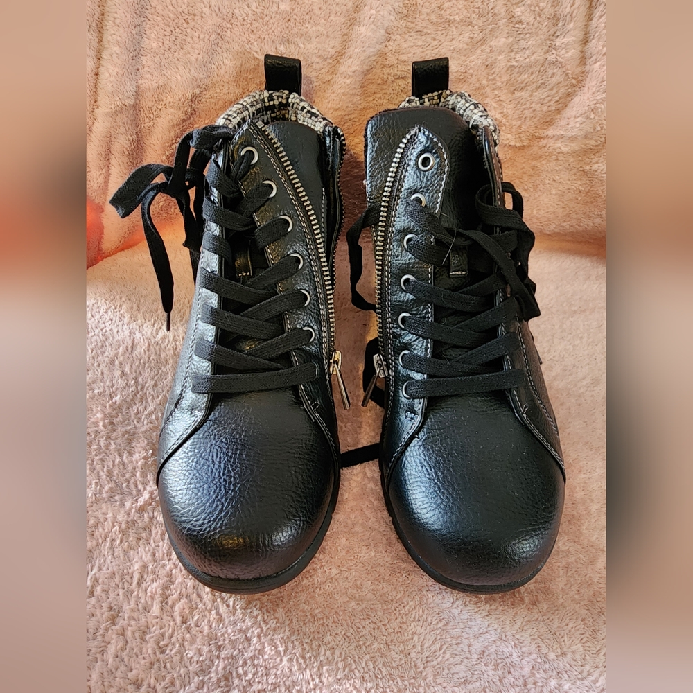 Easy Street Nico Boots, Men's size 10 Black Easy Street Boots